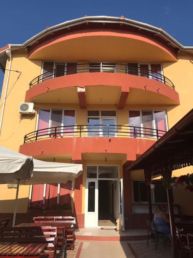 Hotel Talisman 科斯蒂内什蒂 外观 照片